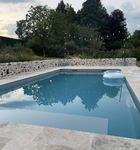 Travertin en pierre naturelle pour extérieur, terrasse, margelle piscine 